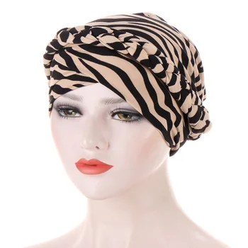 Новая шляпа из матовой молочно-волокнистой ткани с леопардовым принтом, короткую тесьму можно спрятать Там, где нужно.